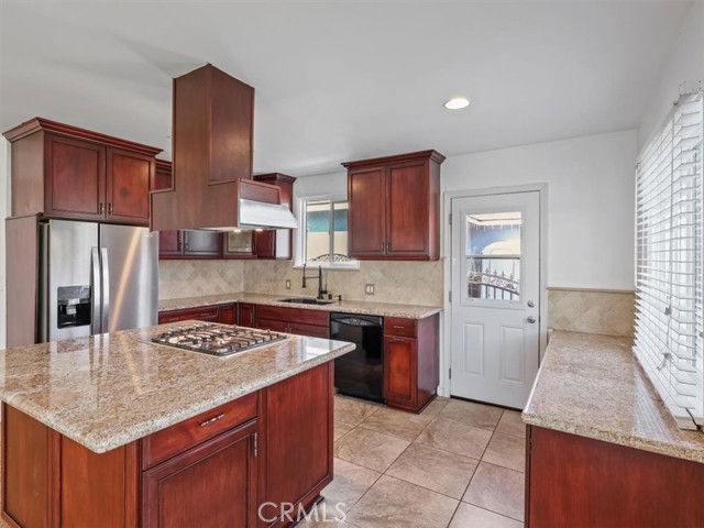 MLS #SR25258008 image #4