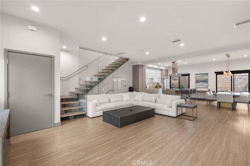 MLS #SR25258123 image #3