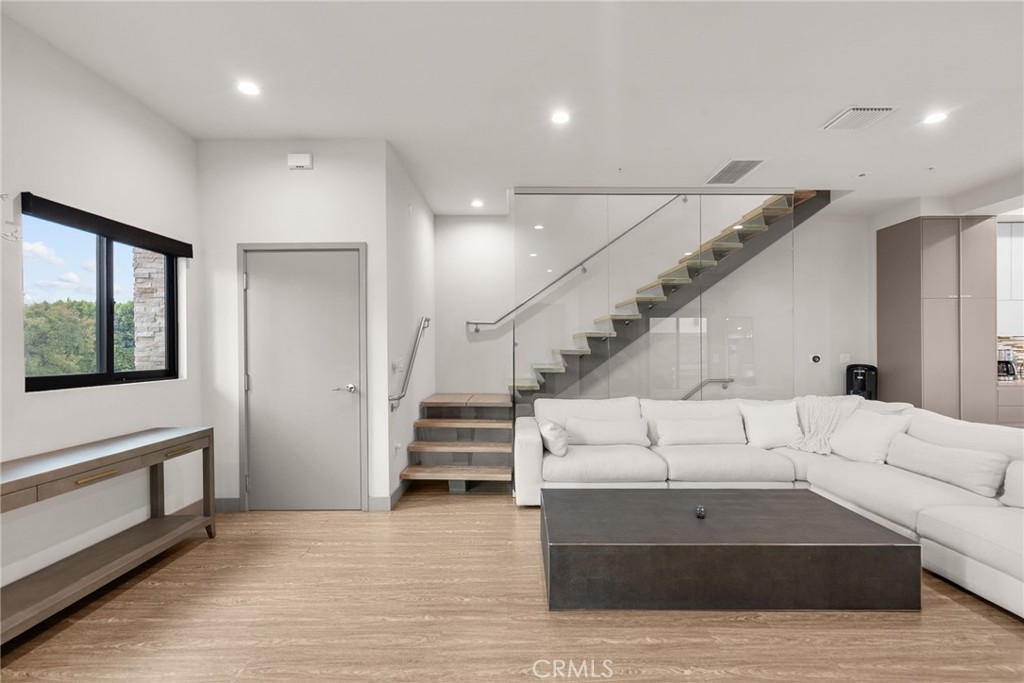 MLS #SR25258123 image #4