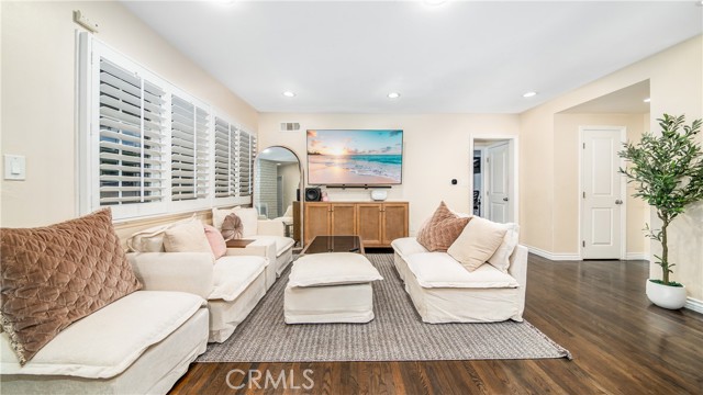 MLS #SR25260024 image #1