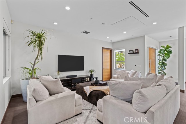 MLS #SR25260301 image #3