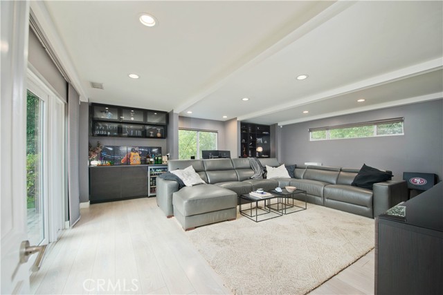 MLS #SR25260391 image #10