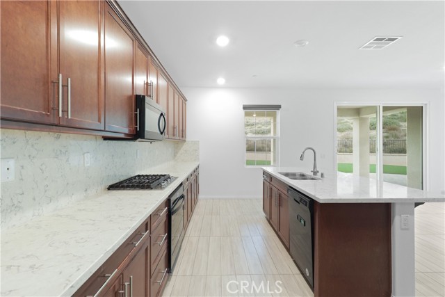 MLS #SR25260436 image #10