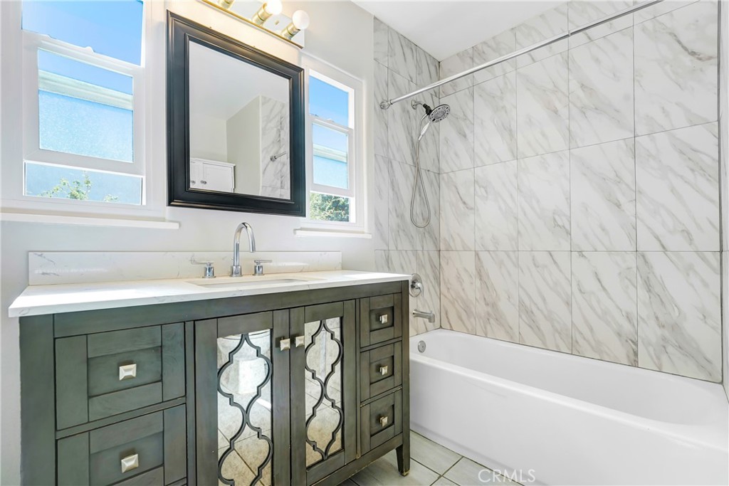 MLS #SR25260595 image #12