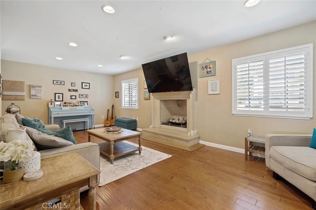 MLS #SR25260957 image #7