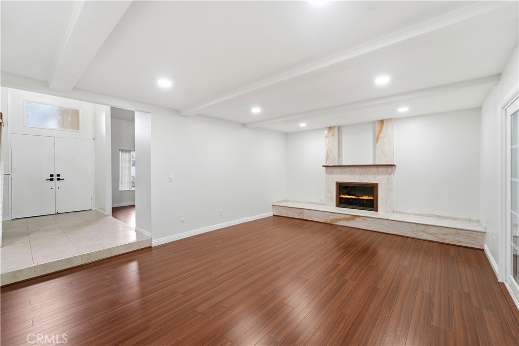 MLS #SR25261366 image #8