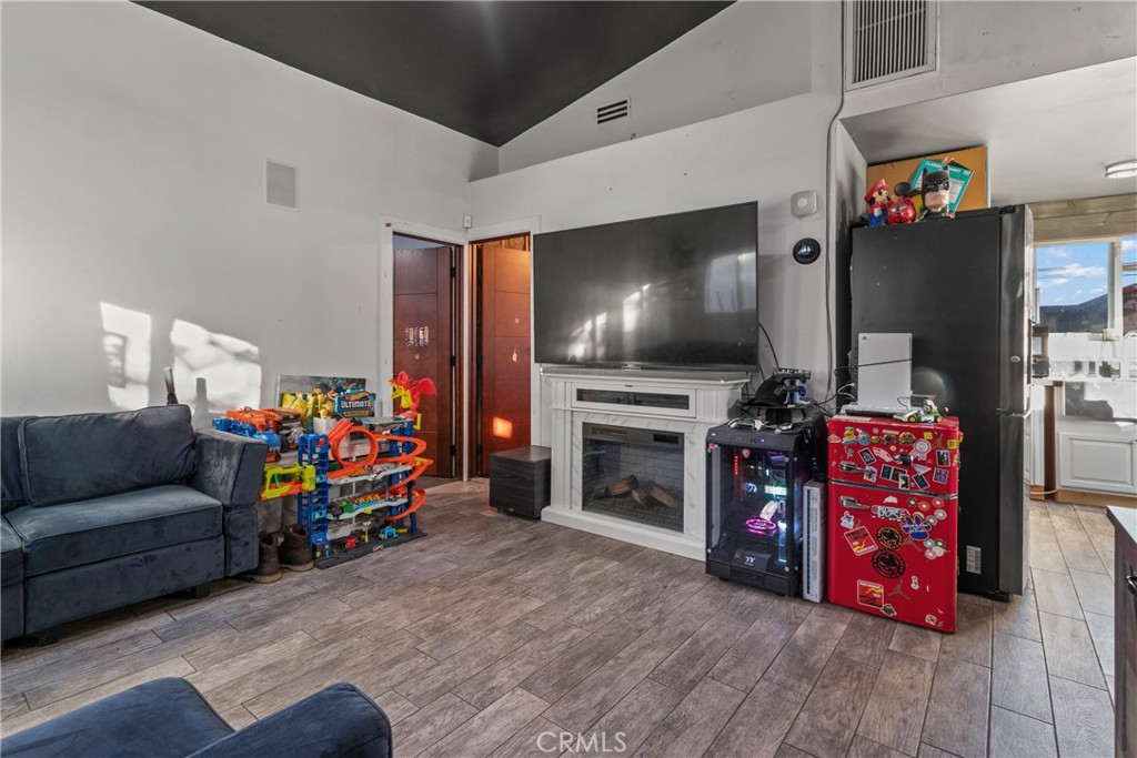 MLS #SR25262055 image #8