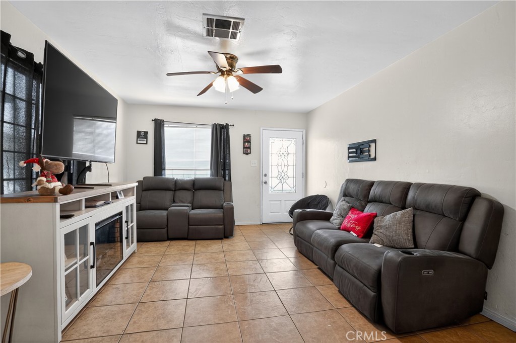 MLS #SR25262056 image #2