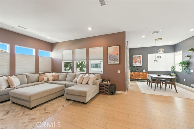 MLS #SR25262354 image #1