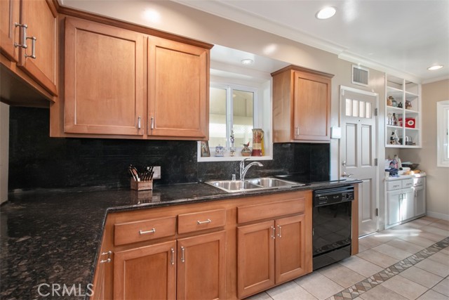 MLS #SR25262437 image #5