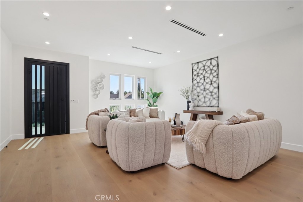 MLS #SR25262644 image #4