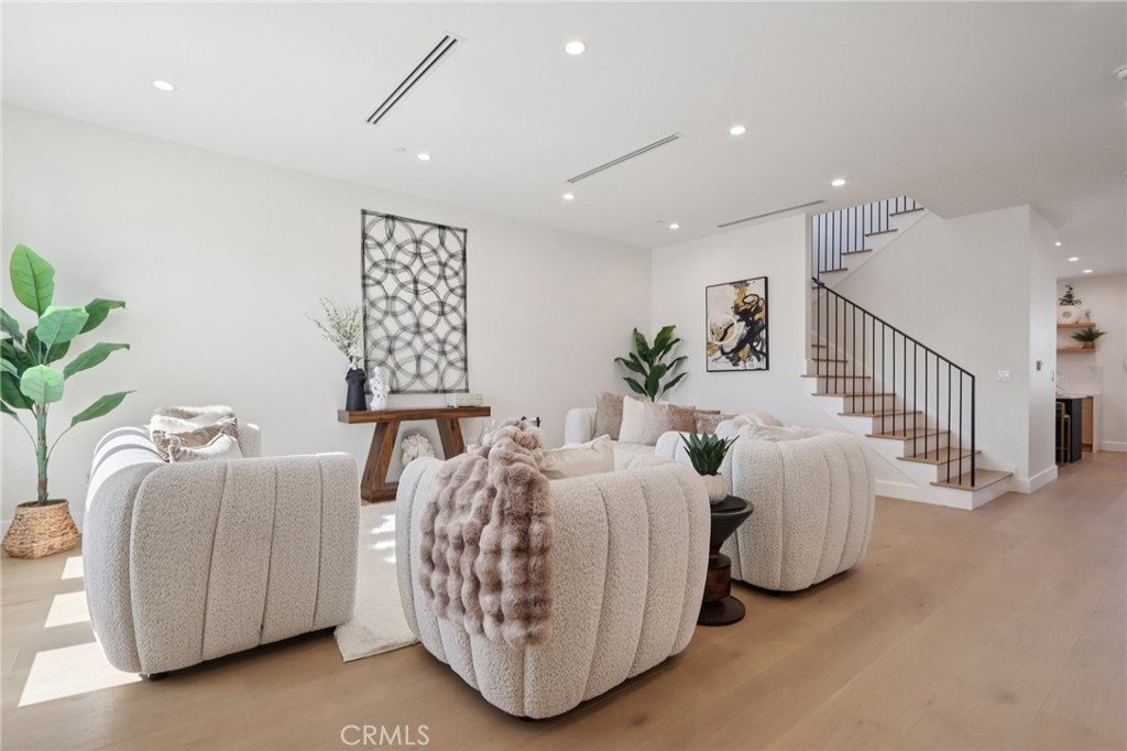 MLS #SR25262644 image #5