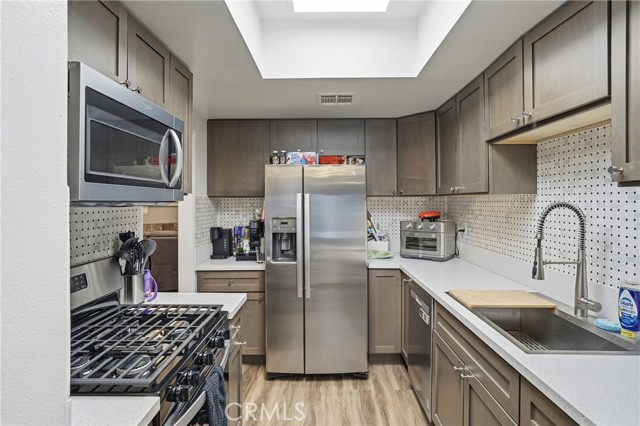 MLS #SR25262795 image #14