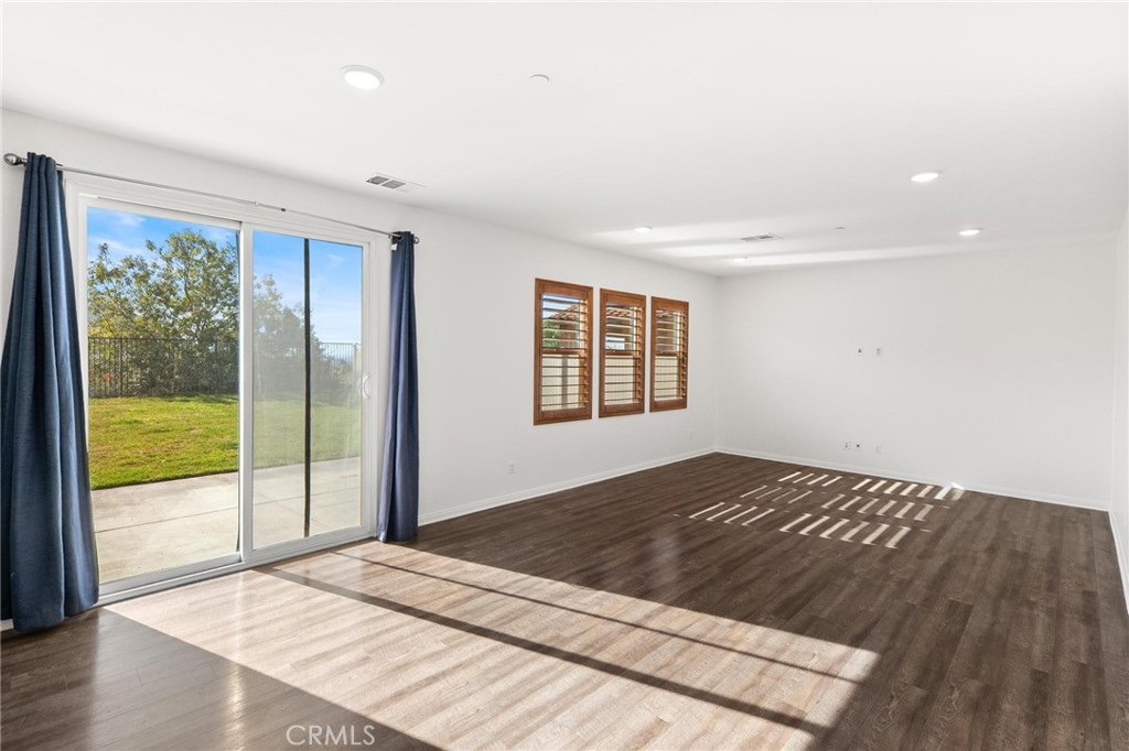 MLS #SR25262892 image #14