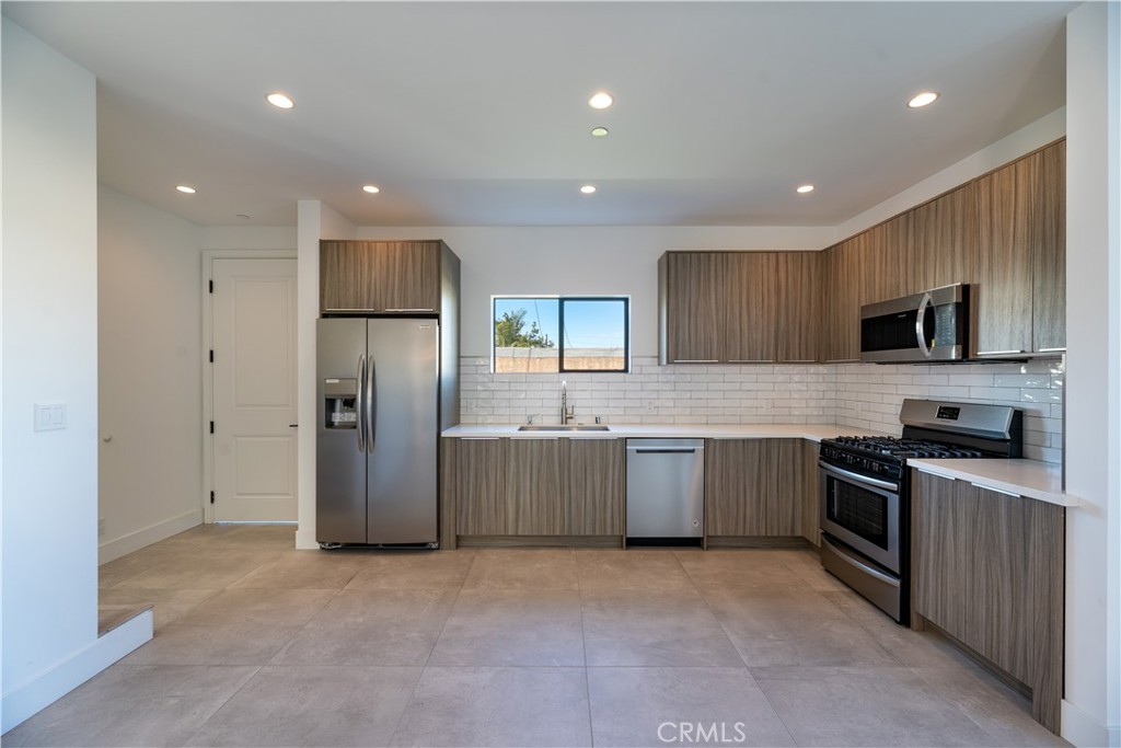 MLS #SR25263440 image #4