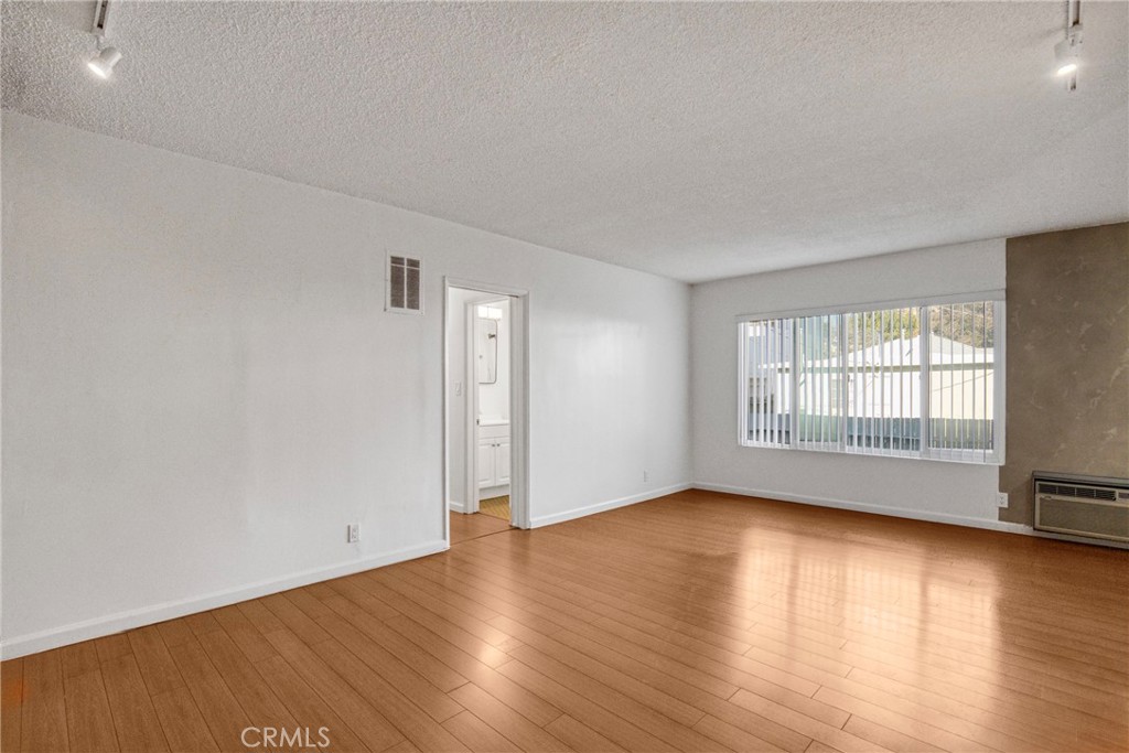 MLS #SR25264032 image #4