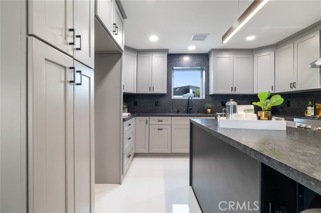 MLS #SR25265594 image #11