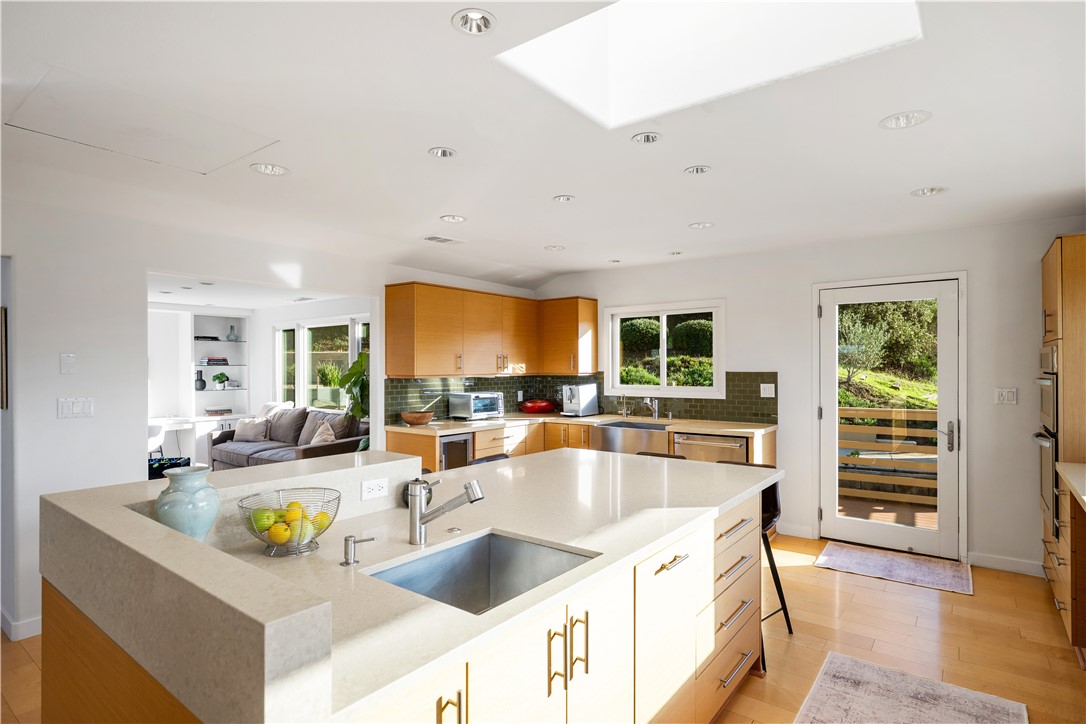 MLS #SR25265596 image #10