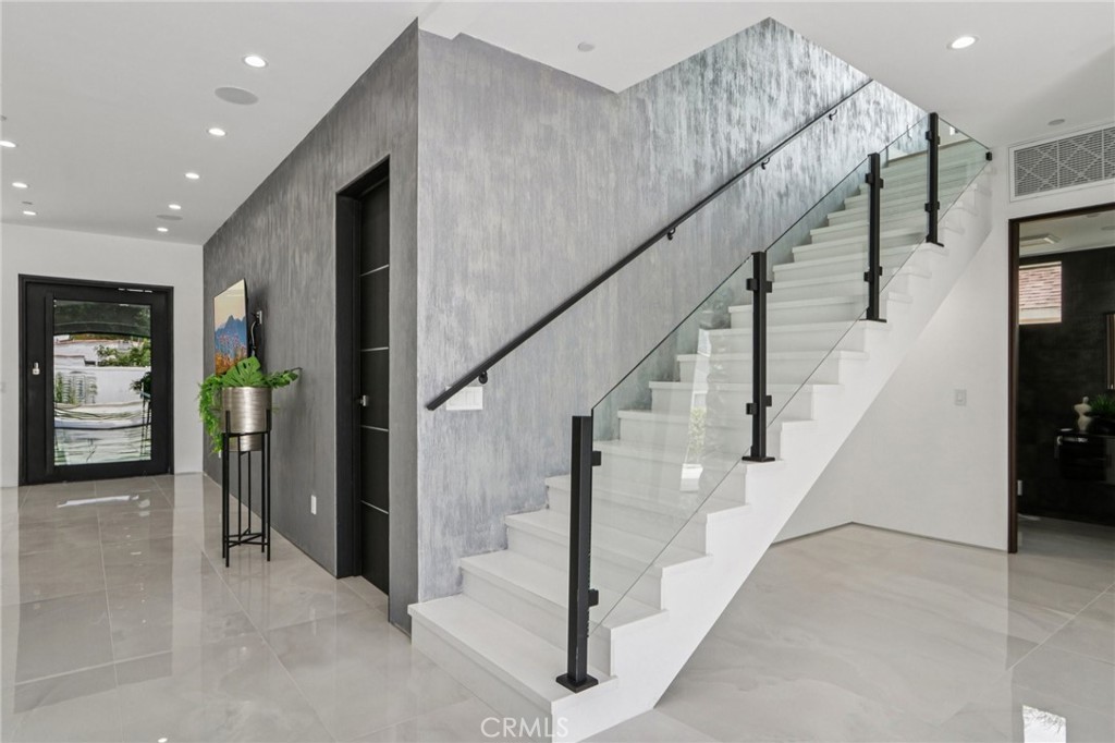 MLS #SR25266325 image #17