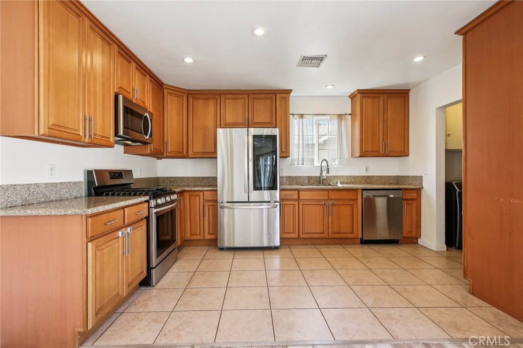 MLS #SR25268158 image #12