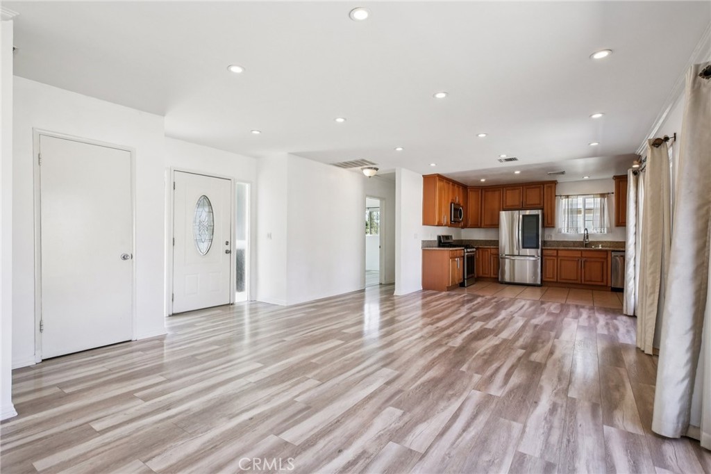 MLS #SR25268158 image #8