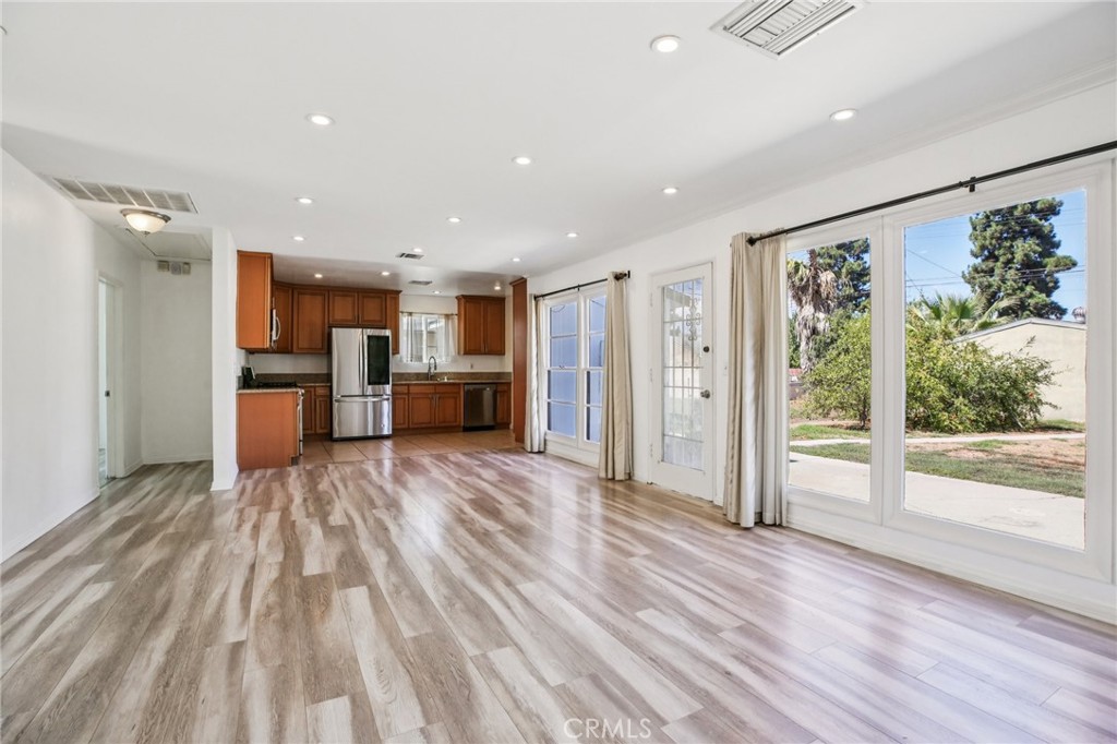 MLS #SR25268158 image #9