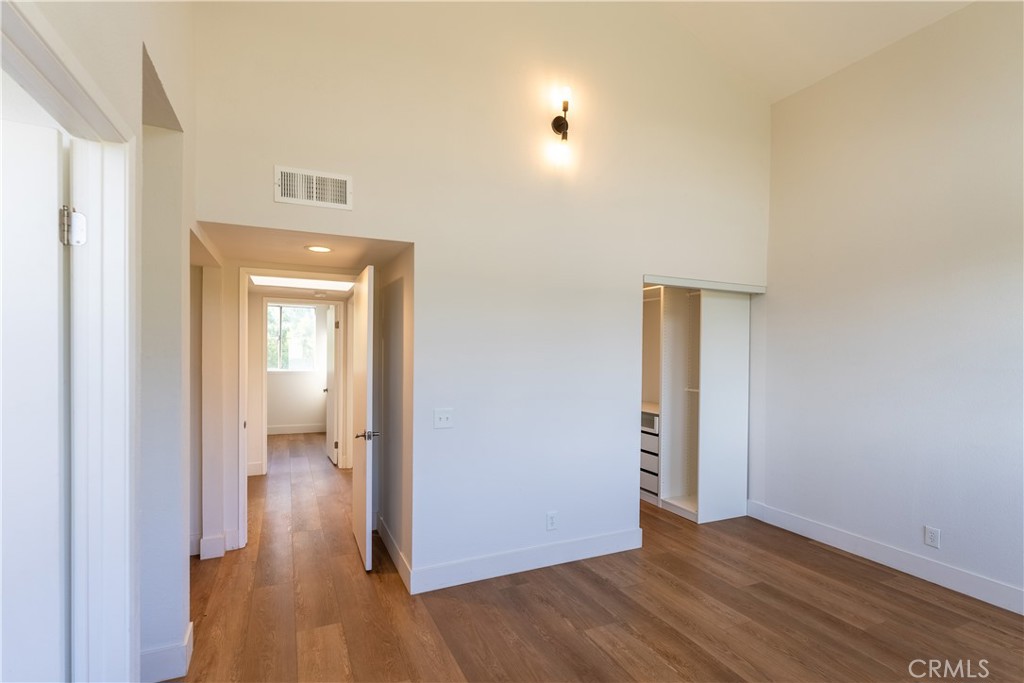 MLS #SR25268357 image #8