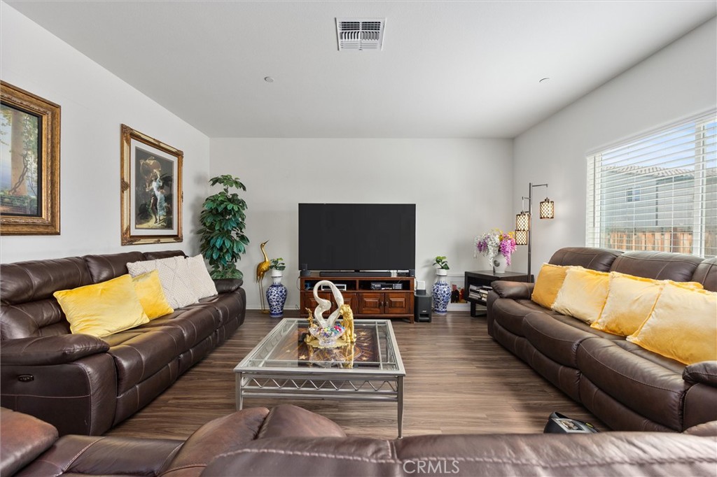 MLS #SR25268372 image #6