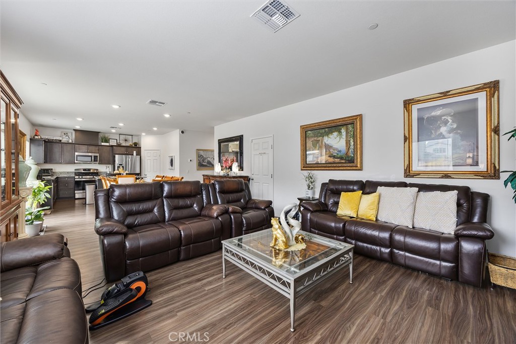 MLS #SR25268372 image #7