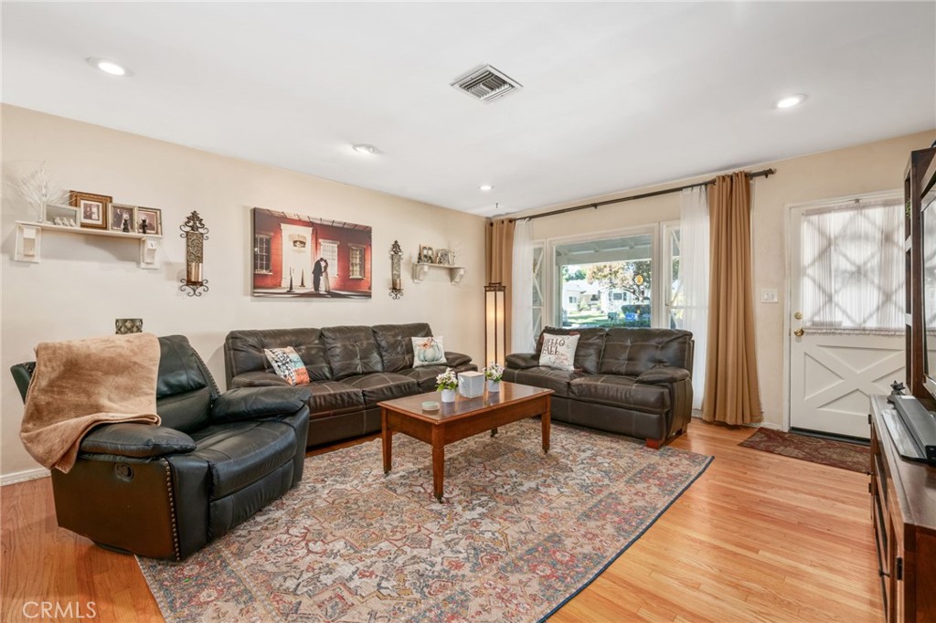 MLS #SR25268417 image #4