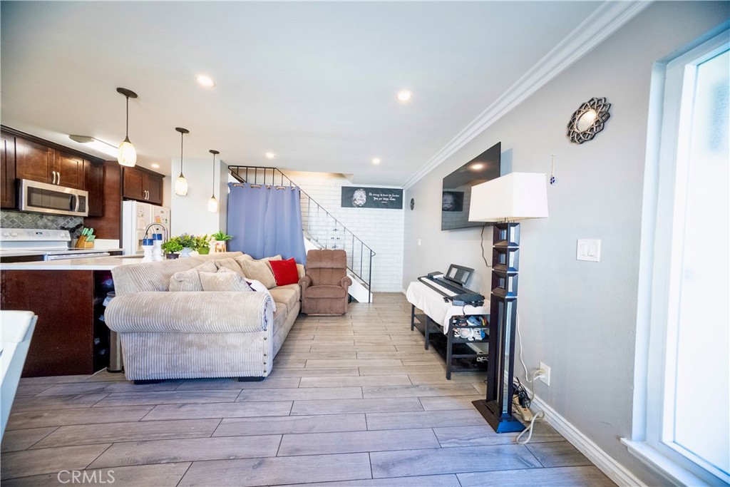 MLS #SR25268648 image #5