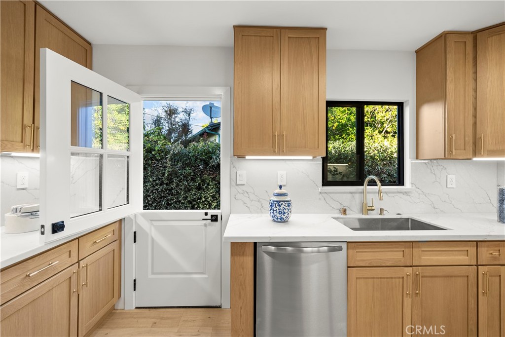 MLS #SR25268958 image #9