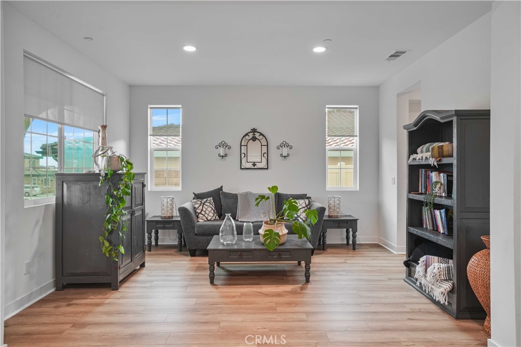 MLS #SR25269596 image #8