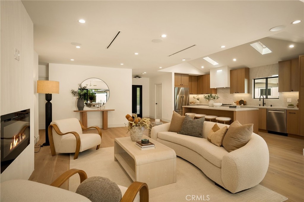 MLS #SR25269990 image #3