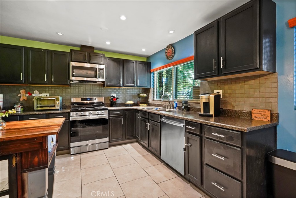 MLS #SR25270092 image #8