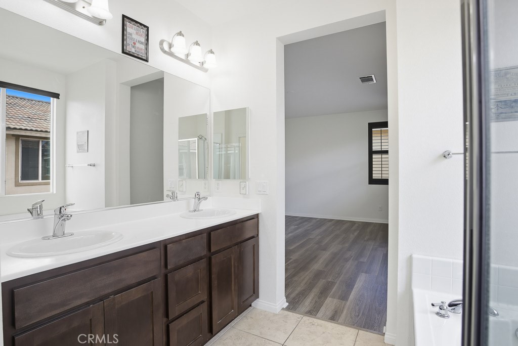 MLS #SR25270102 image #12