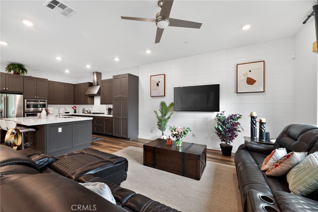 MLS #SR25270163 image #1