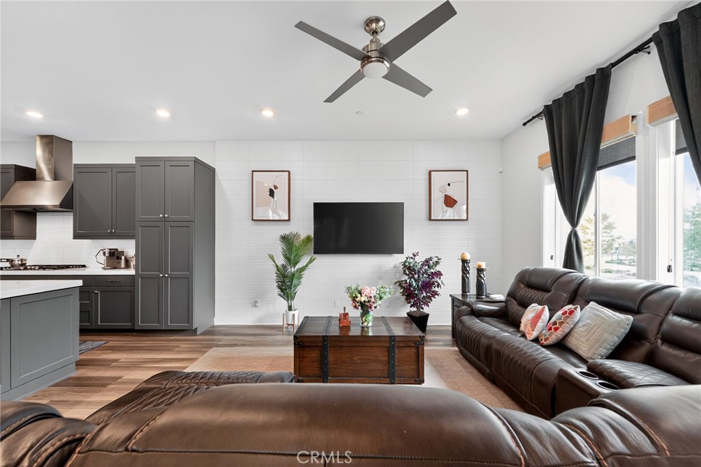 MLS #SR25270163 image #3