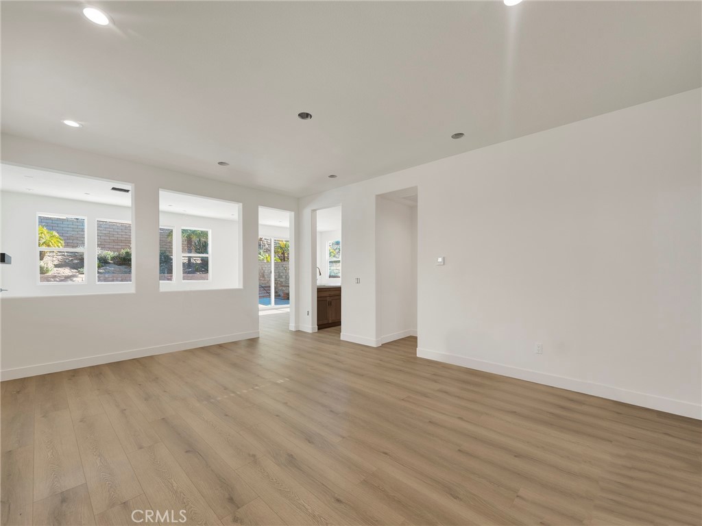 MLS #SR25270169 image #8