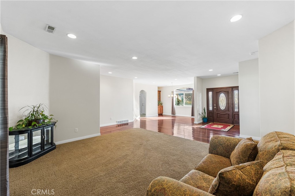 MLS #SR25270388 image #17