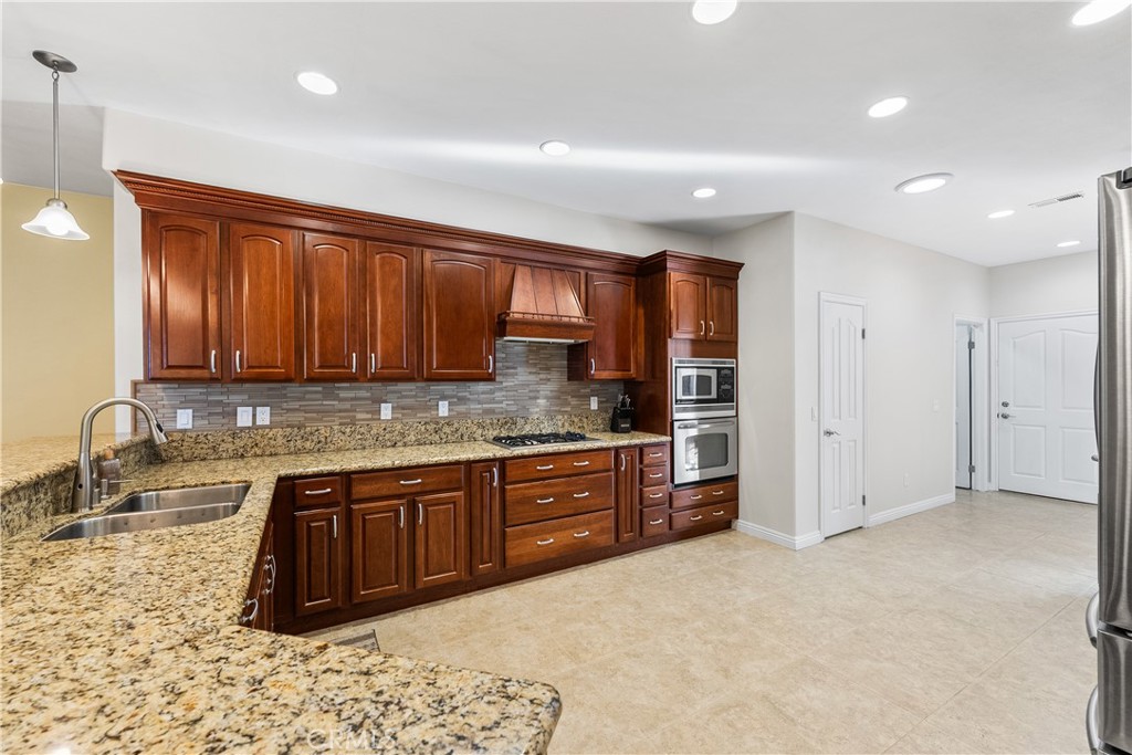 MLS #SR25270388 image #32