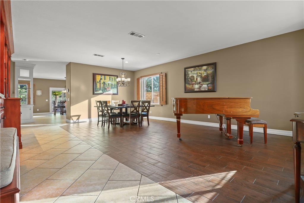 MLS #SR25270500 image #2