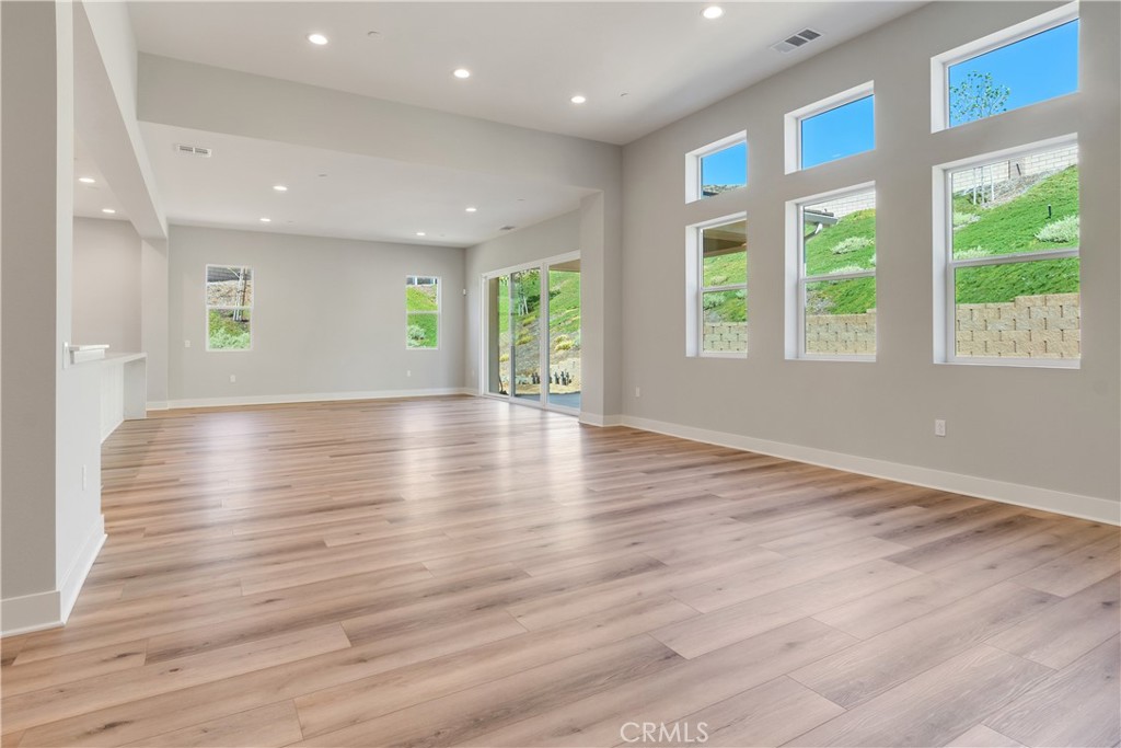 MLS #SR25270955 image #9