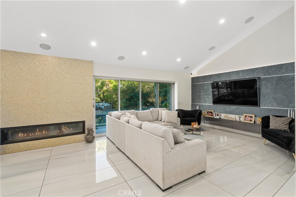 MLS #SR25270993 image #5