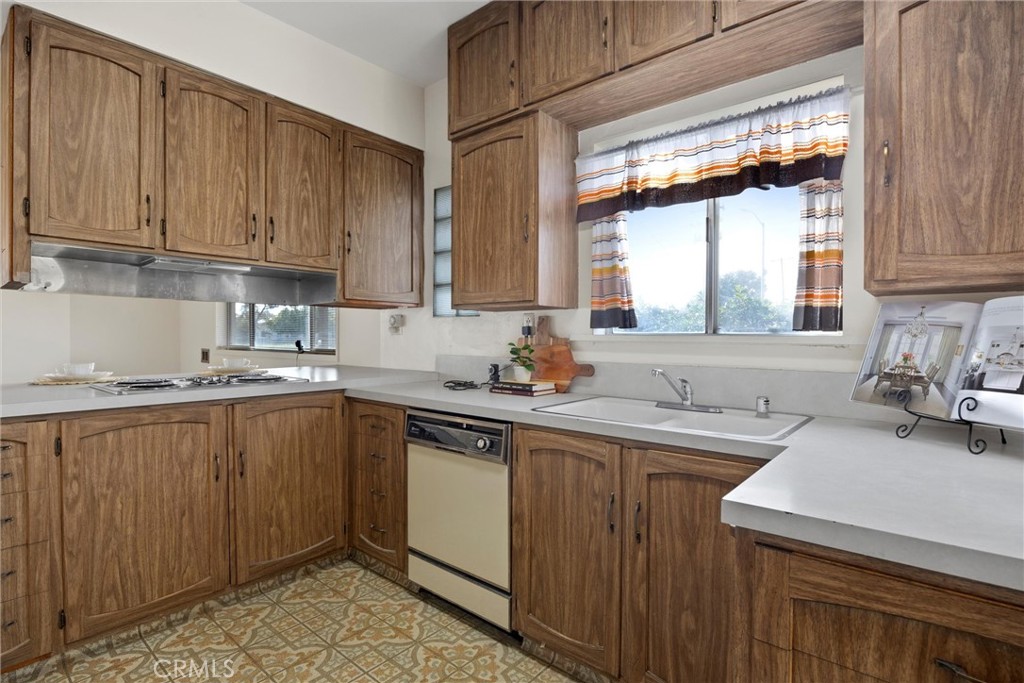 MLS #SR25271366 image #12