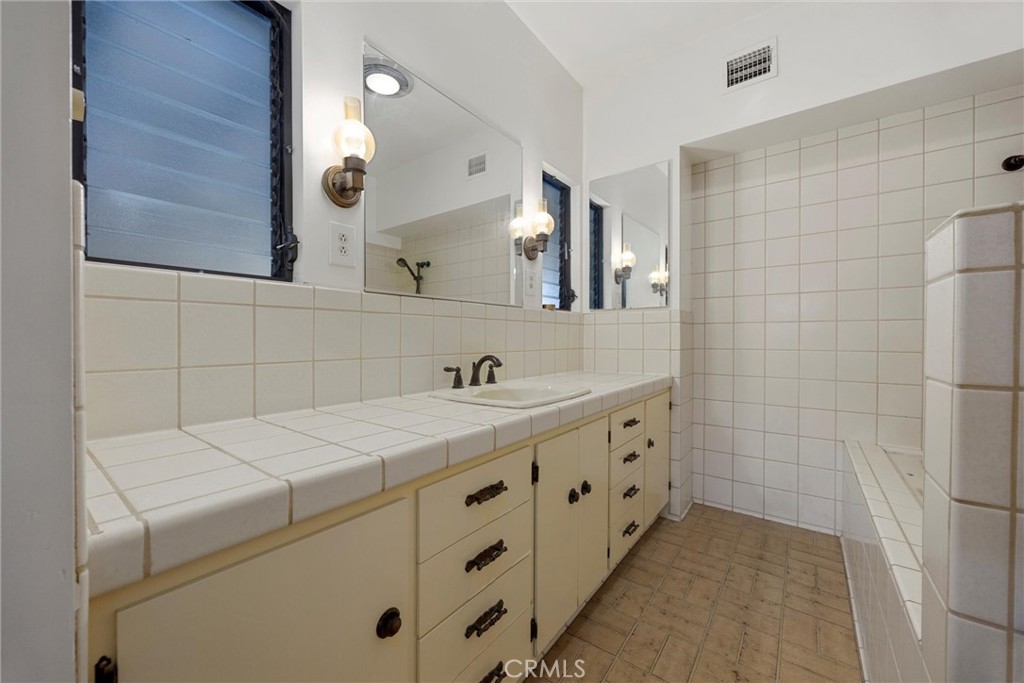 MLS #SR25271366 image #16