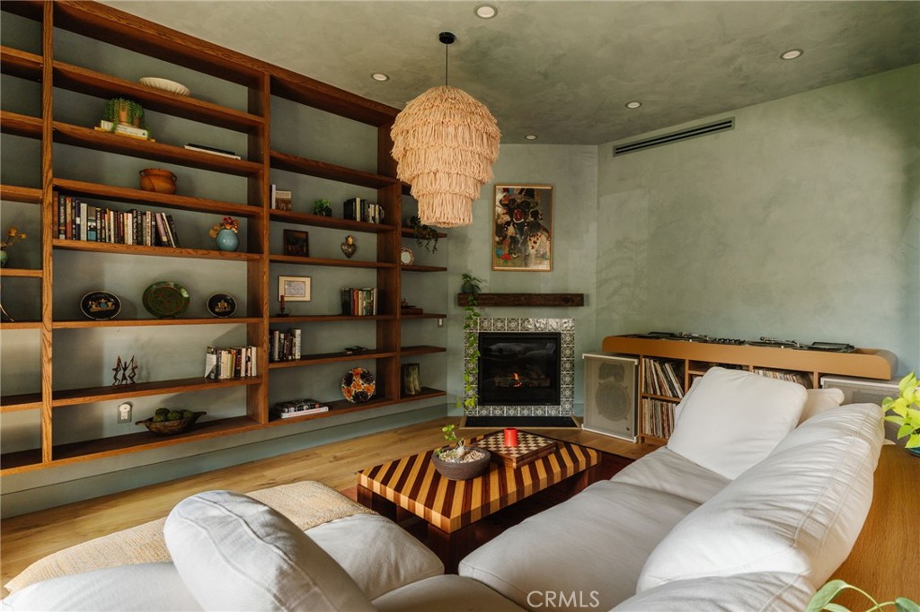 MLS #SR25271549 image #5