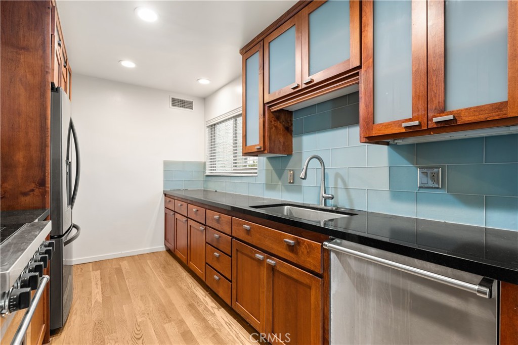 MLS #SR25271552 image #8