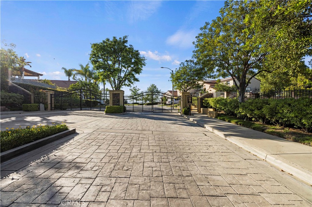 MLS #SR25271602 image #9