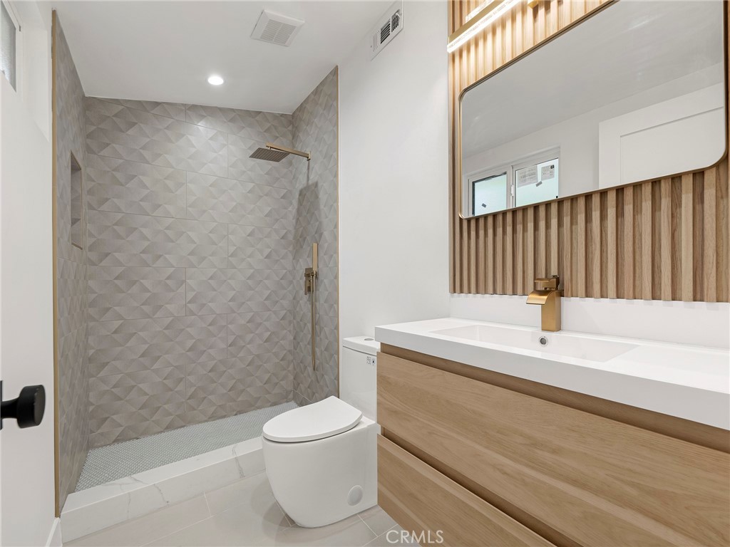 MLS #SR25272066 image #6